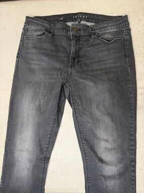 White House Black Market Women’s Grey Straight-Leg Jeans